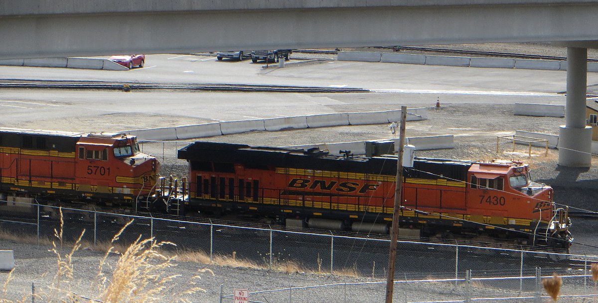 BNSF 7430 - BNSF 5701